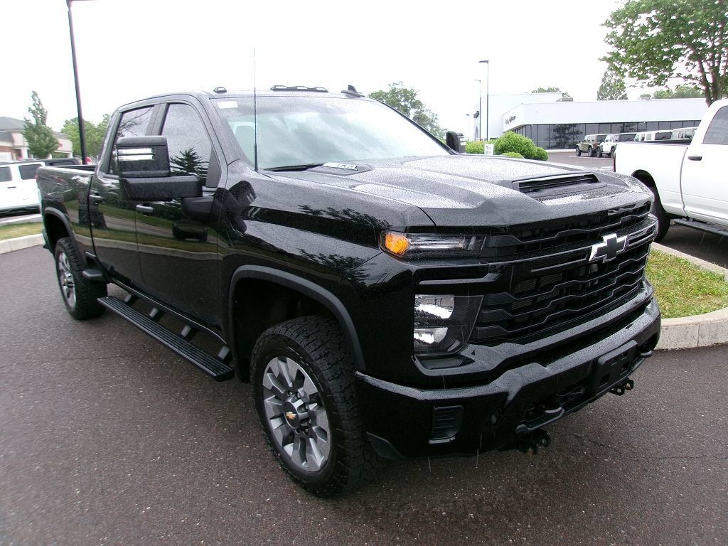 Used 2025 Chevrolet Silverado 2500 Custom w/ Custom Convenience Package AWD/4WD image 2