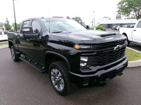 Used 2025 Chevrolet Silverado 2500 Custom w/ Custom Convenience Package AWD/4WD image 2