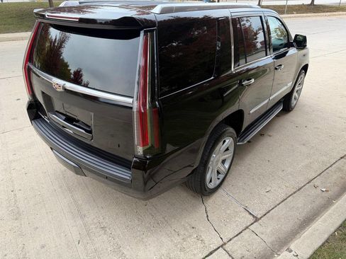 Used 2015 Cadillac Escalade Luxury image 6