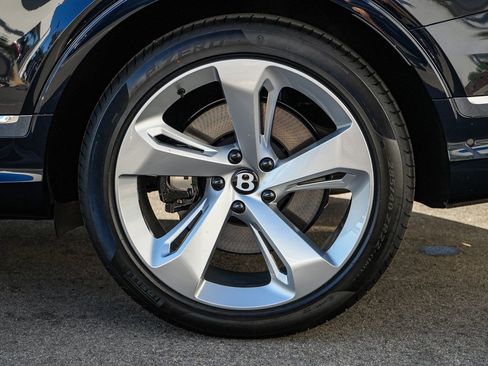New 2026 Bentley Bentayga AWD/4WD image 15