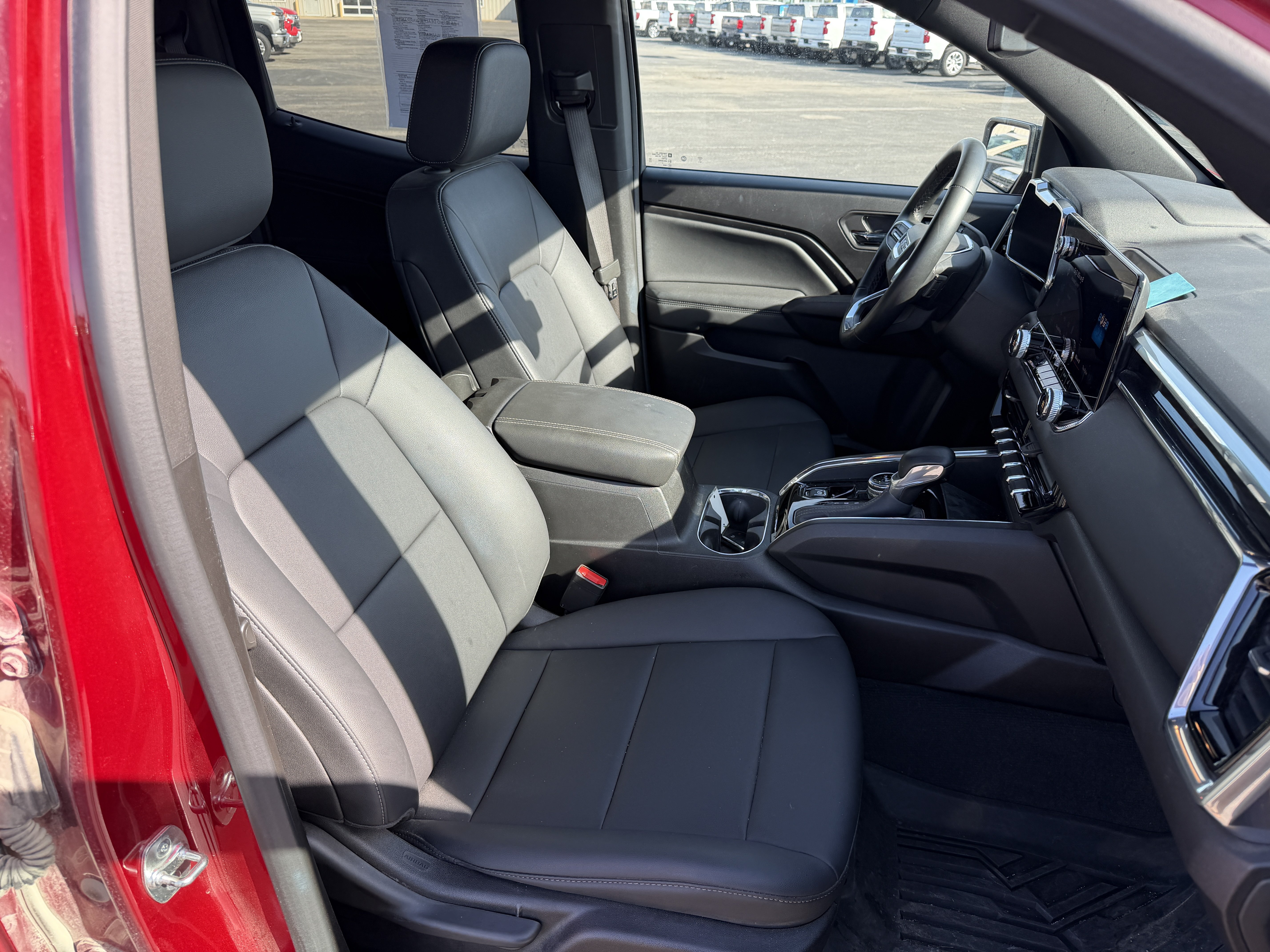 Used 2024 GMC Canyon Elevation w/ Elevation Premium Package AWD/4WD image 9