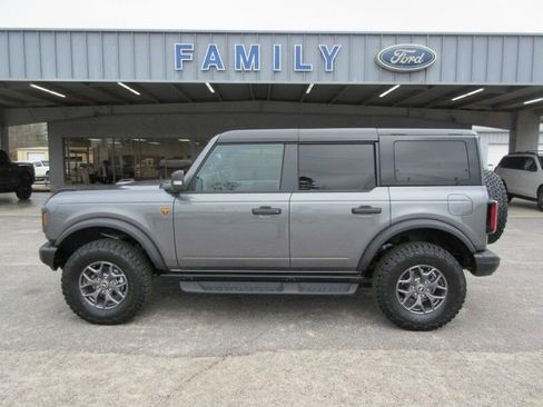 New 2025 Ford Bronco Badlands image 2