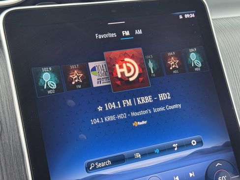 Used 2023 Mercedes-Benz GLC 300 image 26