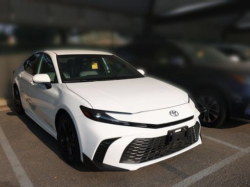 Used 2026 Toyota Camry SE AWD/4WD image 12