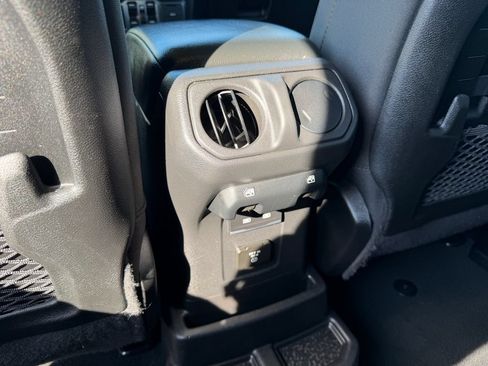 Used 2022 Jeep Wrangler Unlimited Rubicon 4xe AWD/4WD image 30