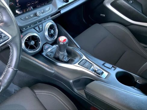 Used 2021 Chevrolet Camaro LT w/ Technology Package image 16