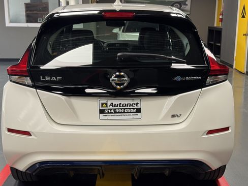 Used 2018 Nissan Leaf SV w/ SV Technology Package FWD image 5