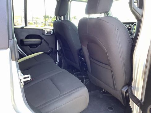 Used 2023 Jeep Gladiator Willys image 34