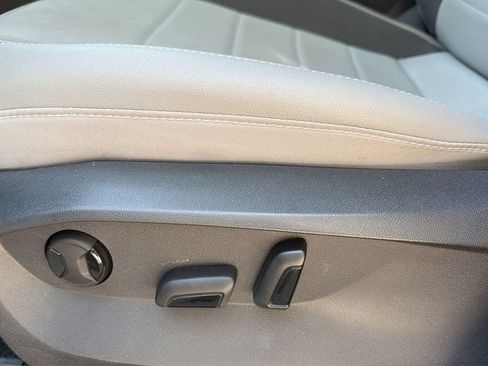 Certified 2024 Volkswagen Taos SE FWD image 15
