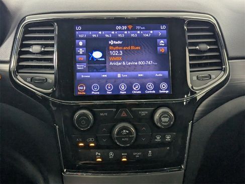 Used 2021 Jeep Grand Cherokee Laredo X image 18