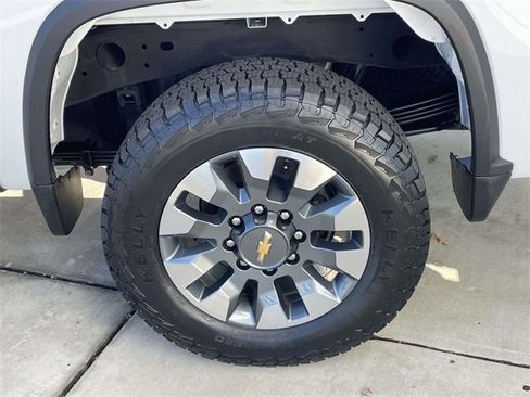 Used 2023 Chevrolet Silverado 2500 Custom w/ Custom Convenience Package image 11