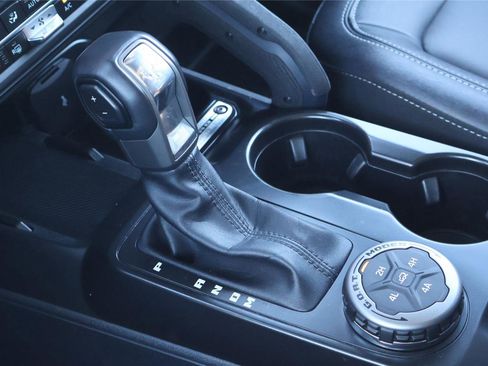 Used 2025 Ford Bronco Badlands image 23