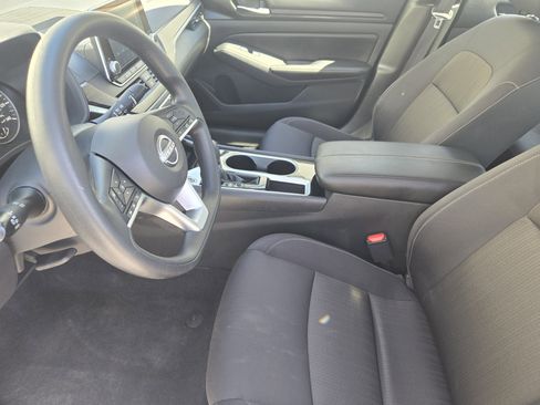 Used 2024 Nissan Altima 2.5 SV image 16