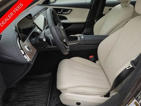 Used 2025 Mercedes-Benz E 350 4MATIC Sedan image 15
