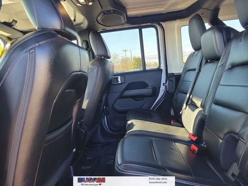 Used 2019 Jeep Wrangler Unlimited Sahara w/ Dual Top Group AWD/4WD image 10