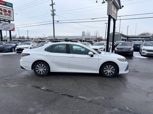 Used 2022 Toyota Camry LE image 6