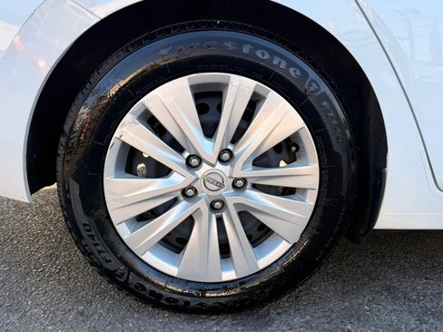 Used 2025 Nissan Sentra S image 29