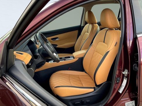 Used 2024 Nissan Sentra SV w/ SV Premium Package image 33