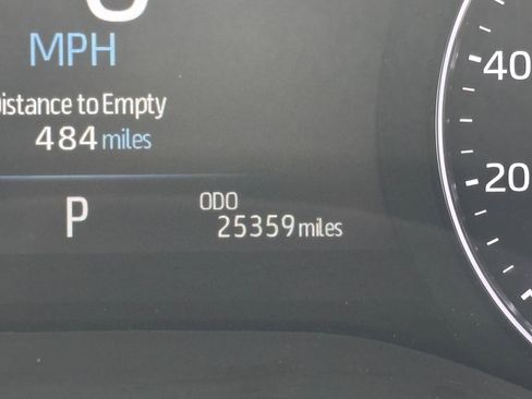 Used 2023 Toyota Sienna Limited image 21