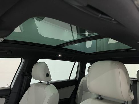 Used 2021 Volkswagen Tiguan SE R-Line image 11