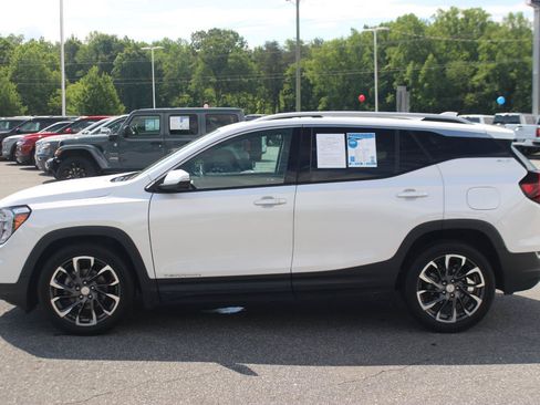 Used 2022 GMC Terrain SLT w/ Infotainment Package II FWD image 4