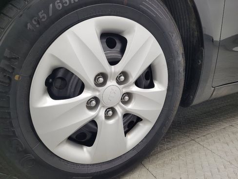 Used 2017 Kia Forte LX image 31