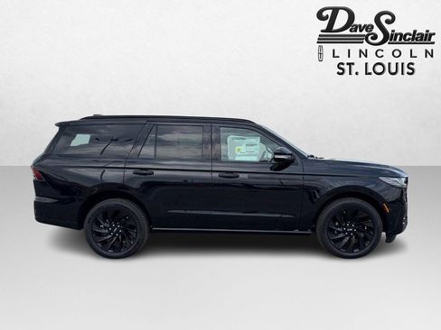 New 2025 Lincoln Navigator Reserve w/ Jet Appearance Package image 4