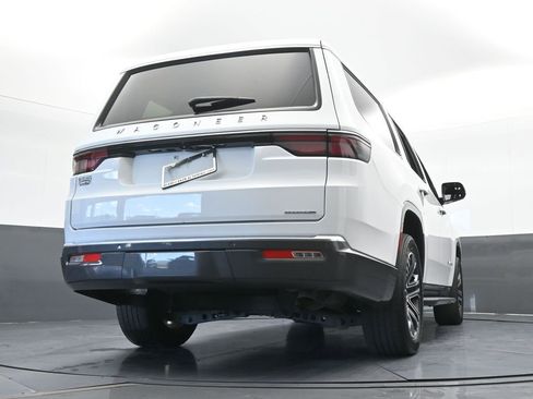 Used 2022 Jeep Wagoneer Series III RWD image 64