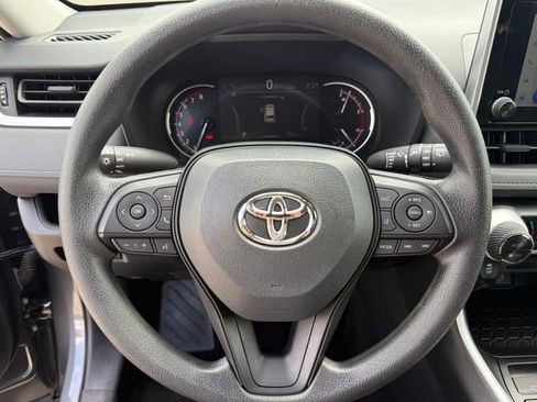 Used 2025 Toyota RAV4 XLE FWD image 15