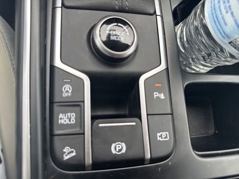 Used 2025 Kia Sorento S w/ Panoramic Sunroof Package FWD image 13