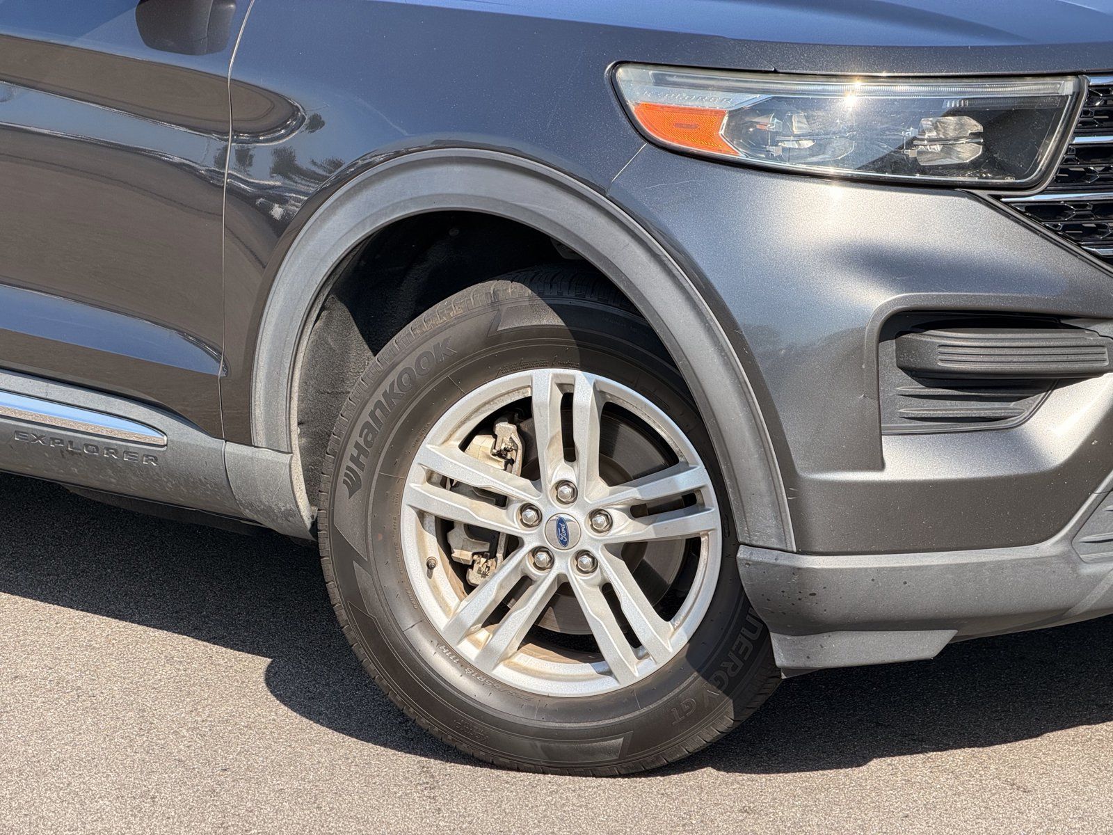 Used 2020 Ford Explorer XLT RWD image 3
