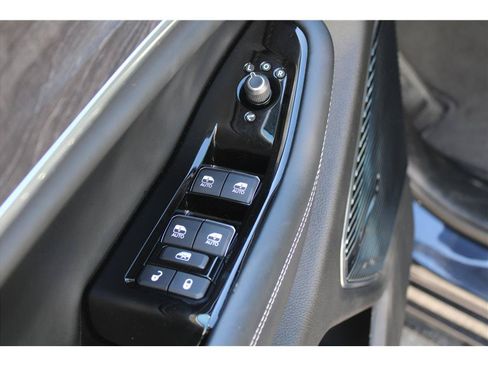 Used 2022 Jeep Grand Cherokee Overland w/ Advanced Protech Group III AWD/4WD image 13