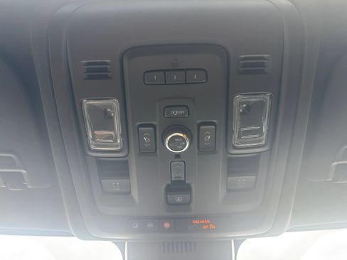 Used 2023 Chevrolet Tahoe Premier AWD/4WD image 36