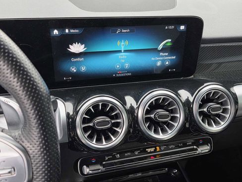 Used 2022 Mercedes-Benz GLB 35 AMG 4MATIC image 10