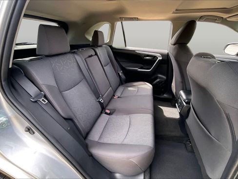 Used 2021 Toyota RAV4 XLE w/ Convenience Package FWD image 19