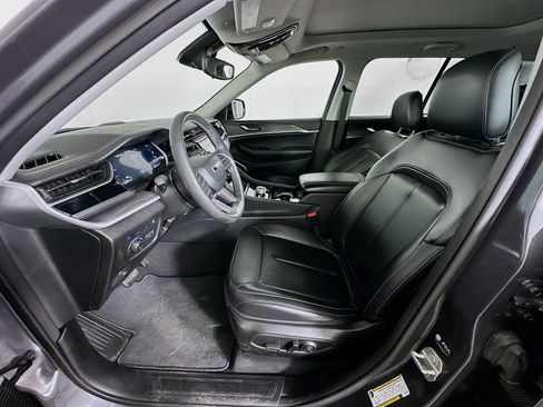 Used 2023 Jeep Grand Cherokee 4WD 4xe image 13