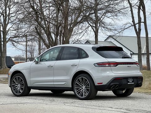 Certified 2025 Porsche Macan AWD/4WD image 3
