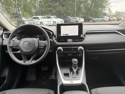 Used 2025 Toyota RAV4 XLE AWD/4WD image 22