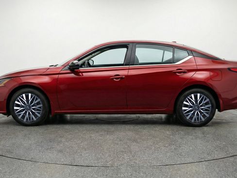 Used 2025 Nissan Altima 2.5 SV FWD image 5