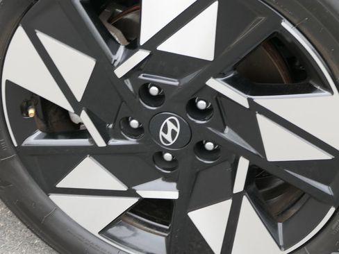 Used 2024 Hyundai Kona SEL FWD image 12