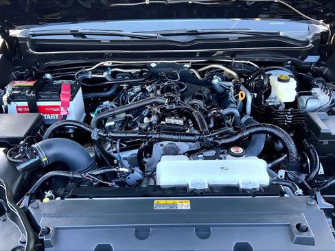 Certified 2025 Toyota Tacoma SR5 image 30