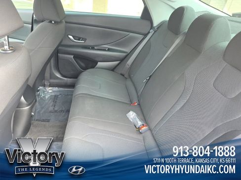 Used 2024 Hyundai Elantra SE FWD image 18