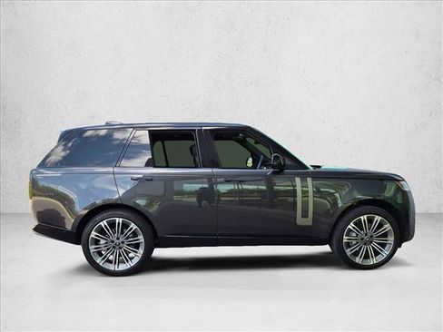Used 2025 Land Rover Range Rover SE AWD/4WD image 4