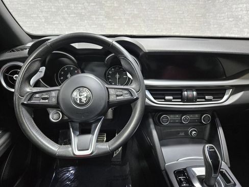 Used 2022 Alfa Romeo Stelvio Veloce image 17