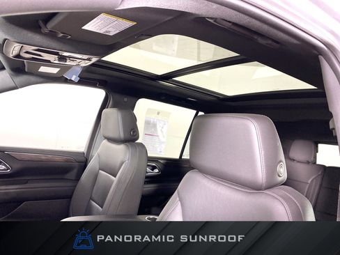 Used 2023 Chevrolet Tahoe LT w/ Luxury Package AWD/4WD image 2