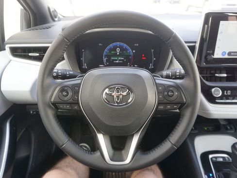 Used 2025 Toyota Corolla XSE FWD image 3