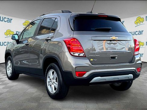 Used 2022 Chevrolet Trax LT w/ LT Convenience Package image 4