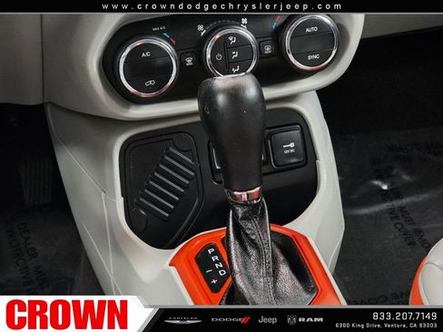 Used 2017 Jeep Renegade Limited image 17