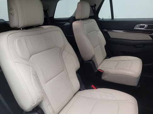 Used 2018 Ford Explorer Platinum image 19