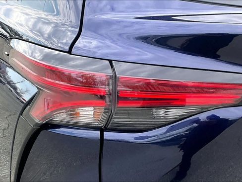 Used 2022 Toyota Sienna XLE image 29